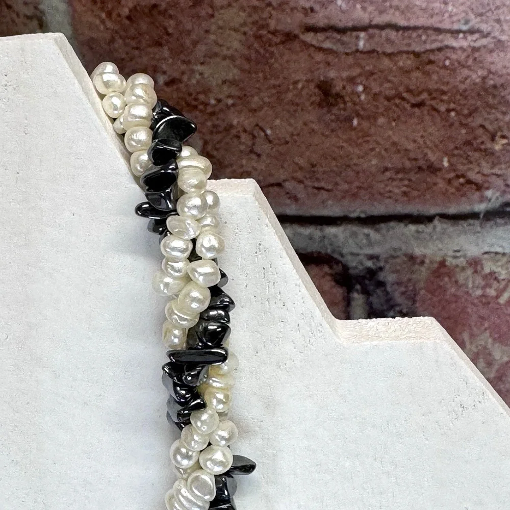 Vtg‎ 1980s Twisted Strand Faux Pearl & Black Metallic Chip Bead Necklace Retro